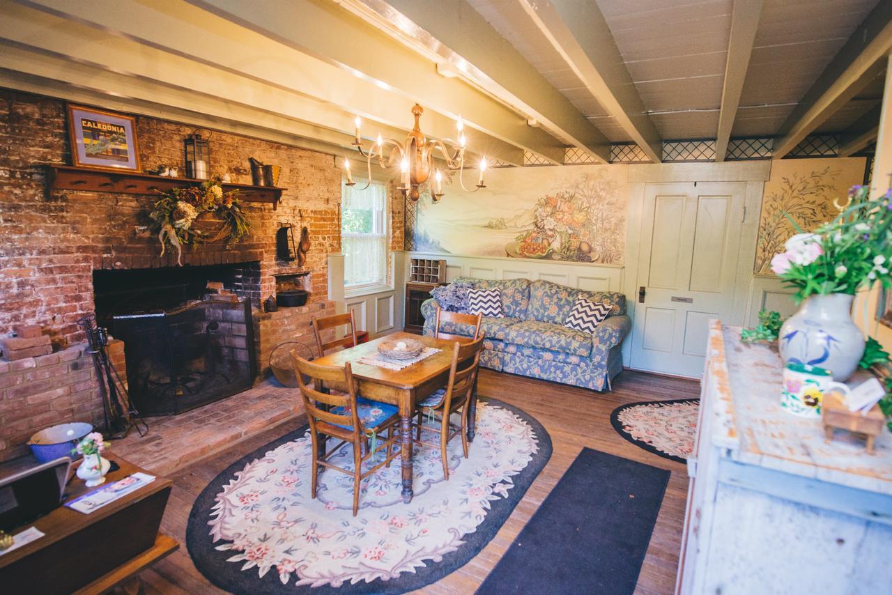 Old Caledonian Bed & Breakfast Exteriör bild