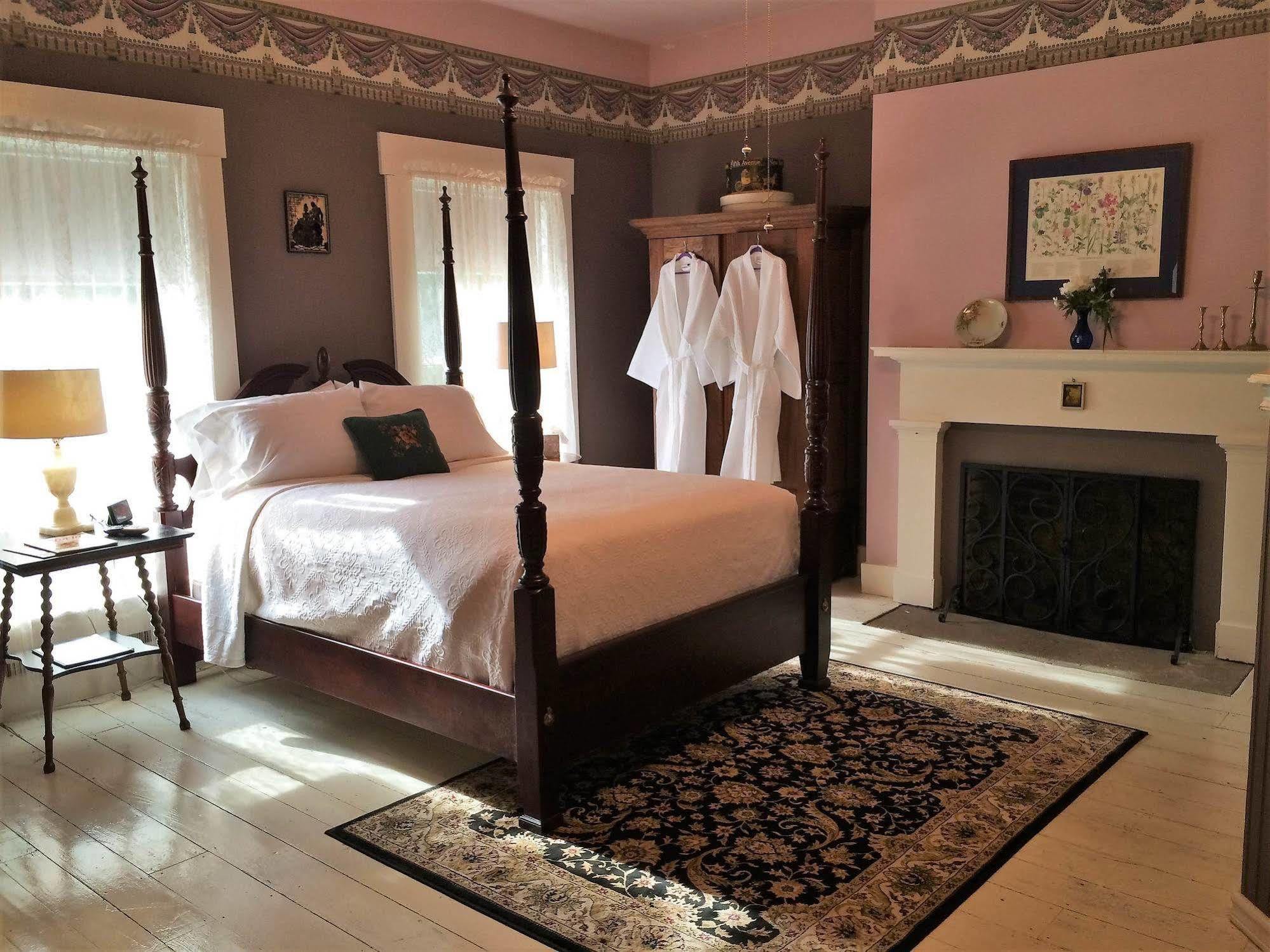 Old Caledonian Bed & Breakfast Exteriör bild